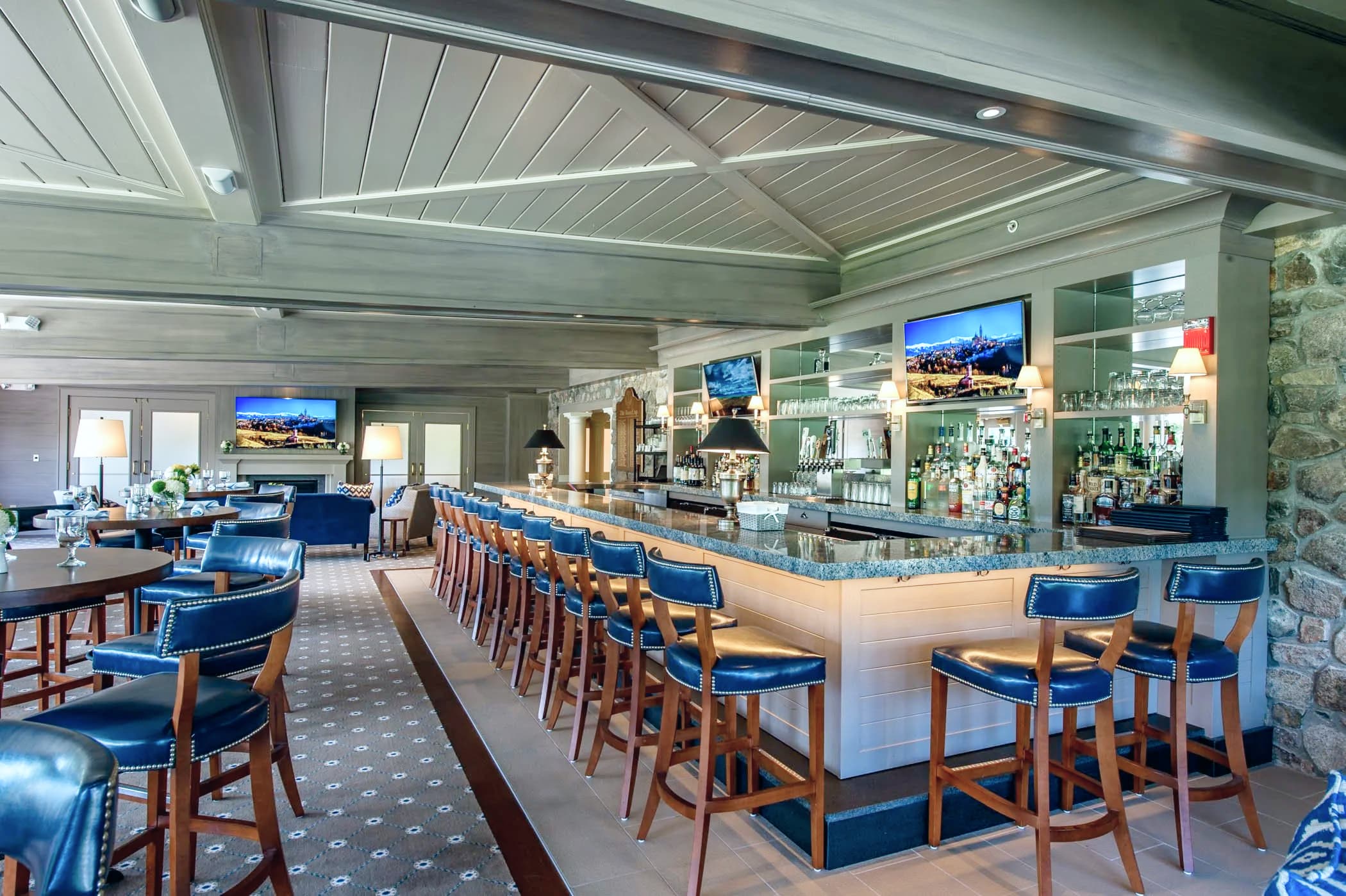 Daytime dining at 99